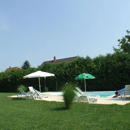 Karina Nyaralo * Balatonkeresztúr